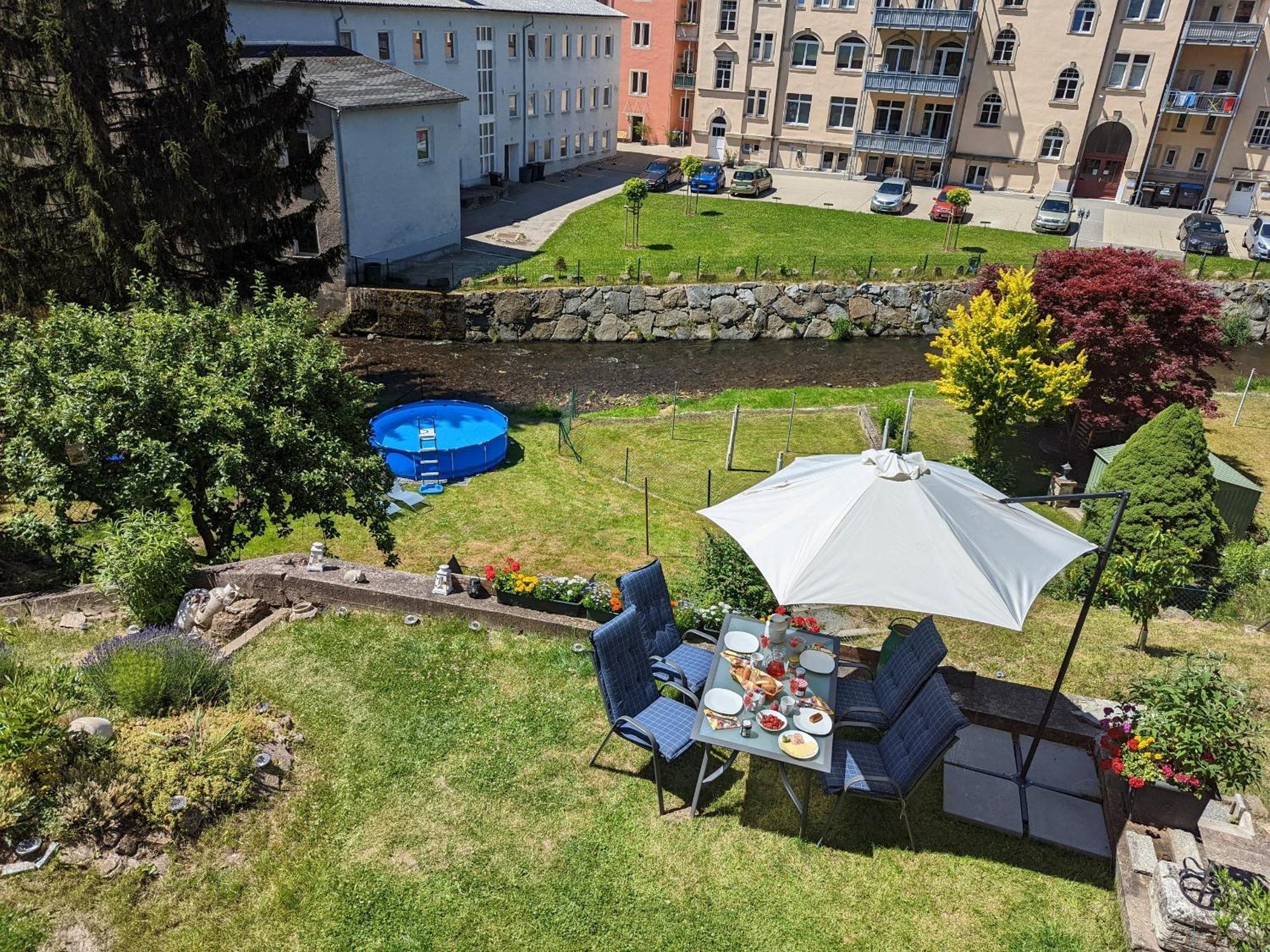 F2 - Urlaubsmagie Sauna, Whirlpool, Pool & Garten Sebnitz Zewnętrze zdjęcie